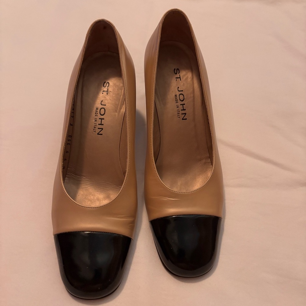 St. John Women's Gold and Black Leather Shoes Sz 9 B EUC
